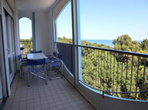 Apartment for 6 People with Three Large Terraces facing the Seaside